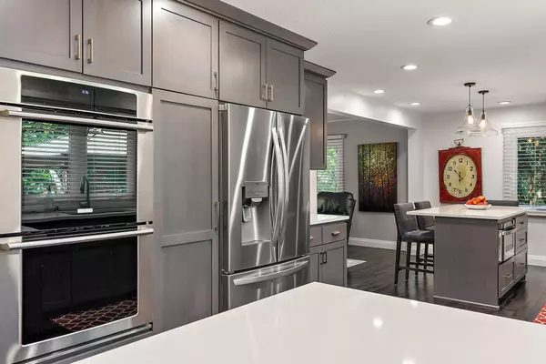 2510 Lamplighter LN, Golden Valley, MN 55422