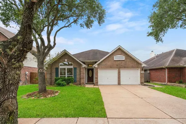 4514 Topaz Trail DR, Sugar Land, TX 77479