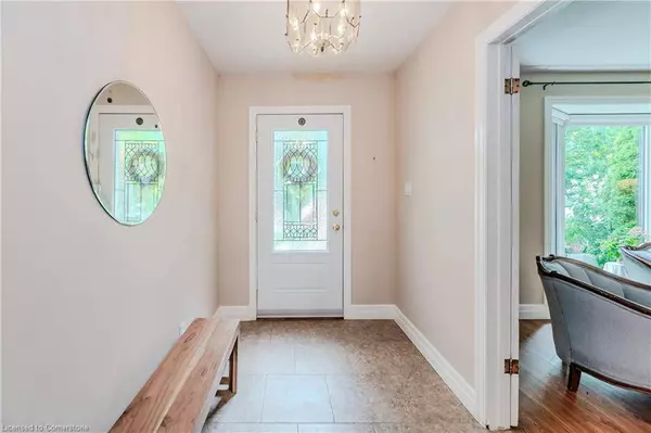 431 Stillmeadow Circle, Waterloo, ON N2L 5M1