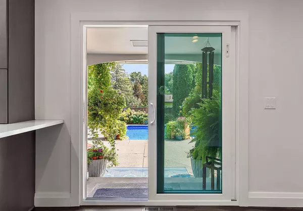 2510 Lamplighter LN, Golden Valley, MN 55422