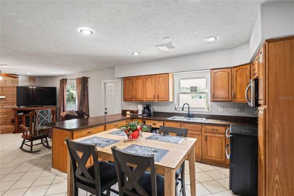 613 ROYAL CREST WAY, Brandon, FL 33511