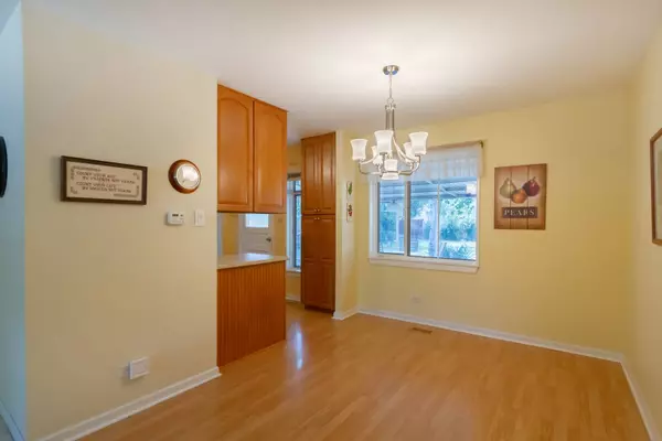 525 W Berkley LN, Hoffman Estates, IL 60169