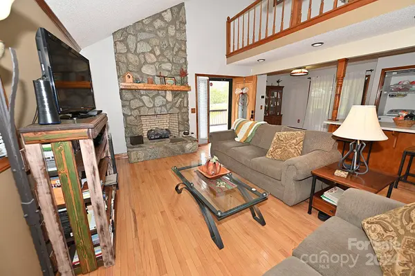 7750 Woodland Hills RD, Hickory, NC 28602