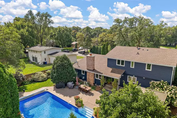 2510 Lamplighter LN, Golden Valley, MN 55422