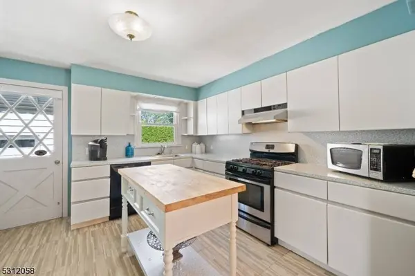 175 Oak Ridge Rd, Clifton City, NJ 07013