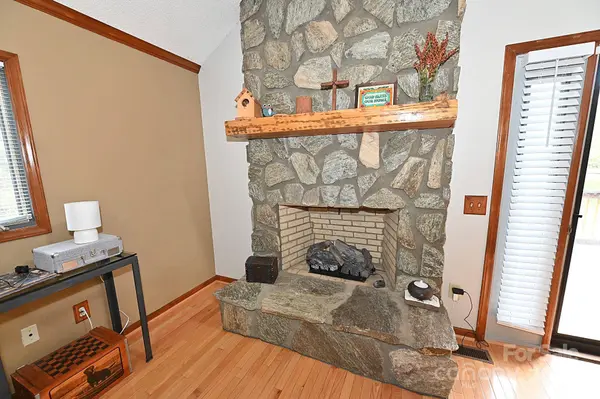 7750 Woodland Hills RD, Hickory, NC 28602