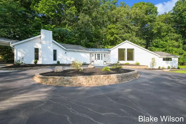 1370 Cramton NE Avenue, Ada, MI 49301