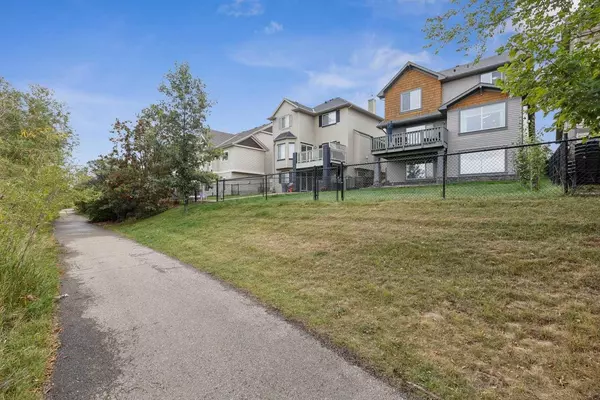 658 Coopers DR SW, Airdrie, AB T4B 2R6