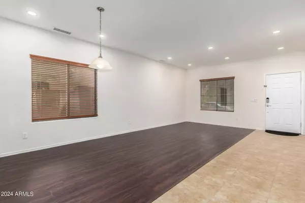 780 E KAPASI Lane, San Tan Valley, AZ 85140