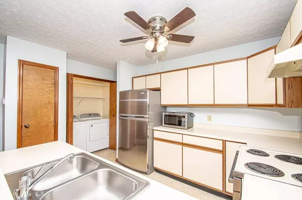 450 Jamestown Cir, Washington Twp, OH 45458