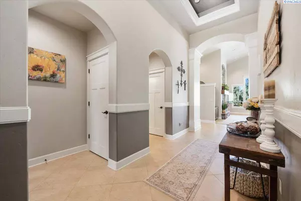 972 Meadow Hills Dr., Richland, WA 99352