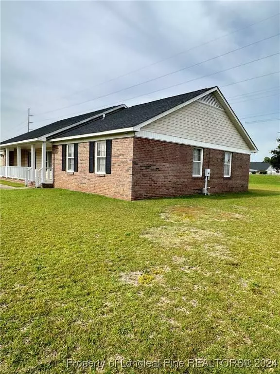 1516 Dovetail DR, Fayetteville, NC 28314