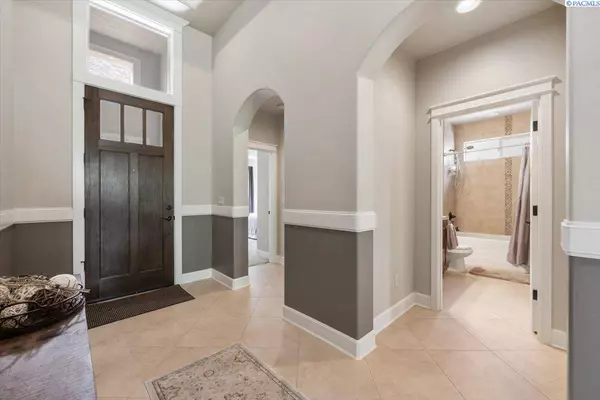 972 Meadow Hills Dr., Richland, WA 99352