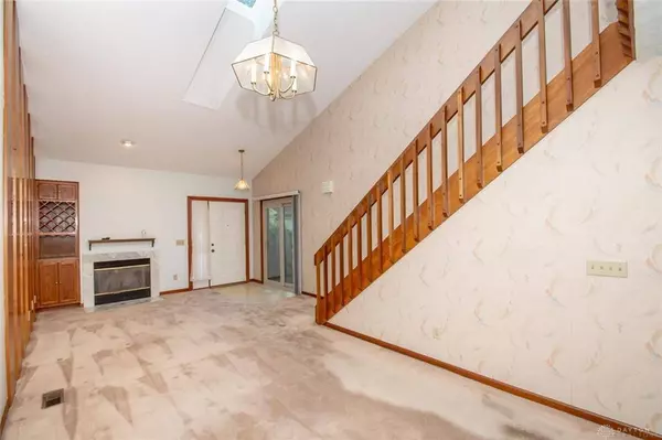 450 Jamestown Circle, Dayton, OH 45458