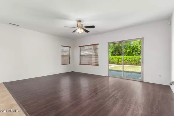 780 E KAPASI Lane, San Tan Valley, AZ 85140