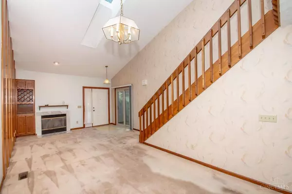 450 Jamestown Cir, Washington Twp, OH 45458