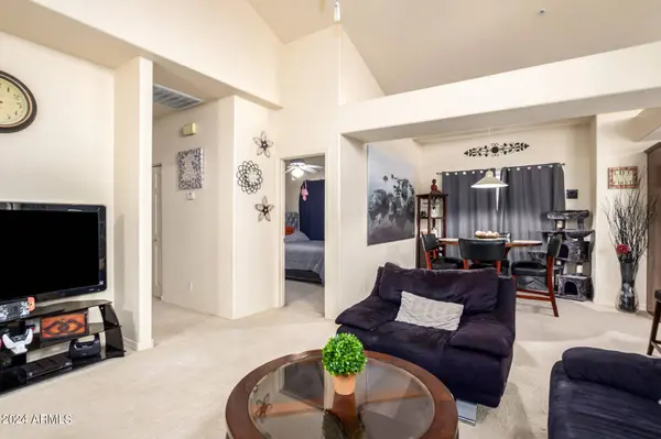 2801 N LITCHFIELD Road #18, Goodyear, AZ 85395