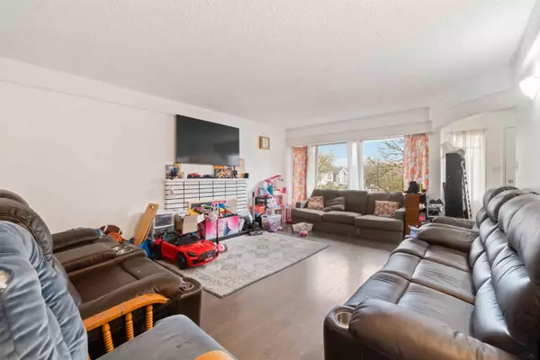 5735 EARLES ST, Vancouver, BC V5R 3S4