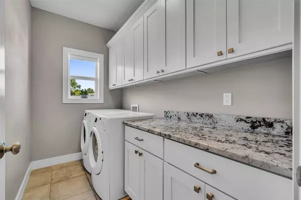 1212 Settlers CT, Marion, IA 52302