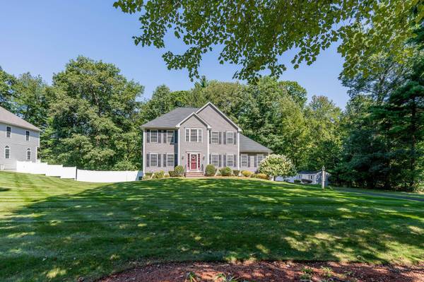 10 Kashmir DR, Salem, NH 03079