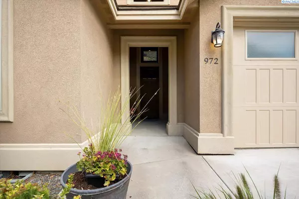 972 Meadow Hills Dr., Richland, WA 99352