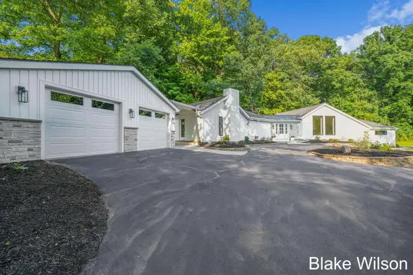 1370 Cramton NE Avenue, Ada, MI 49301