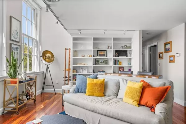 35 Flint St #209, Salem, MA 01970