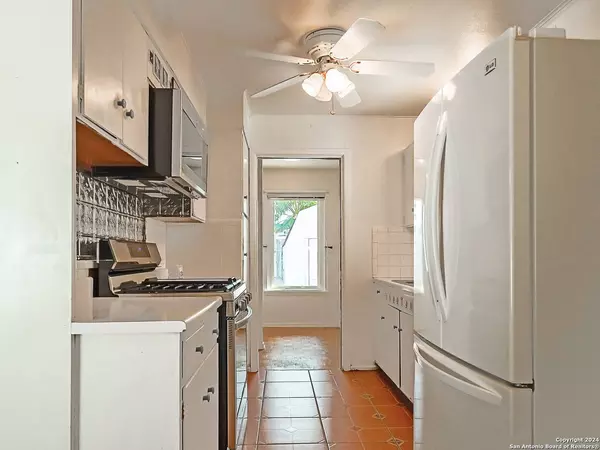 6426 FLINT ROCK DR, San Antonio, TX 78238