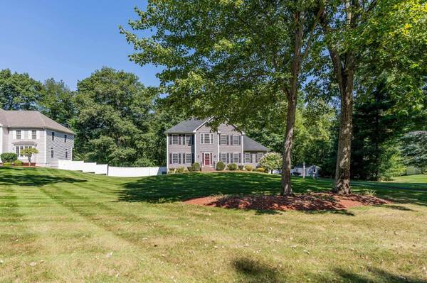 10 Kashmir DR, Salem, NH 03079