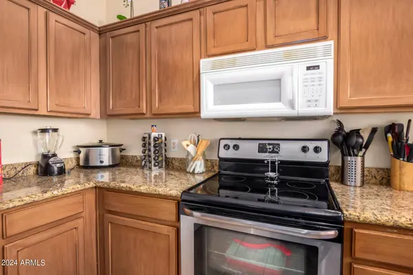 2801 N LITCHFIELD Road #18, Goodyear, AZ 85395