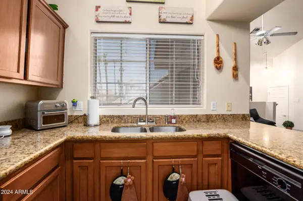 2801 N LITCHFIELD Road #18, Goodyear, AZ 85395