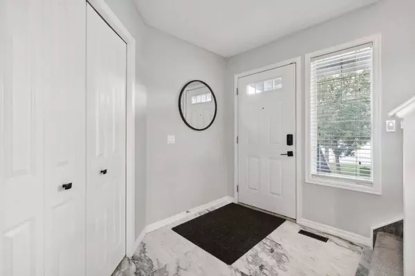 658 Coopers DR SW, Airdrie, AB T4B 2R6