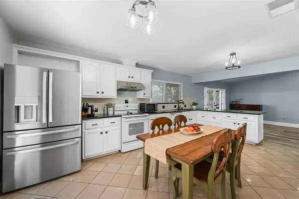 646 Lynne Drive, Grand Prairie, TX 75052