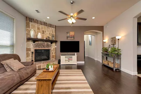 4605 Plumeria Drive, Mansfield, TX 76063