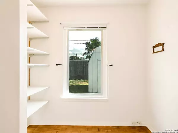 6426 FLINT ROCK DR, San Antonio, TX 78238