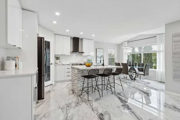 658 Coopers DR SW, Airdrie, AB T4B 2R6