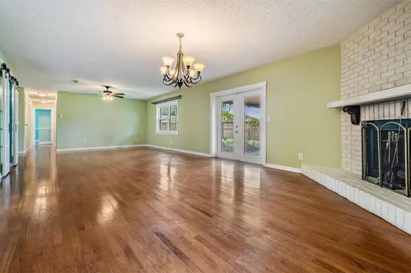 3809 ORANGEPOINTE RD, Valrico, FL 33596