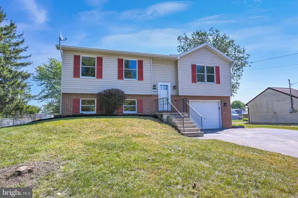 1628 LEE ST, Chambersburg, PA 17201