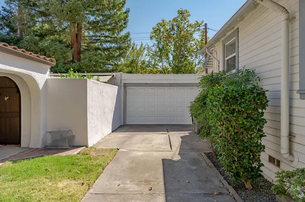 2825 17th ST, Sacramento, CA 95818