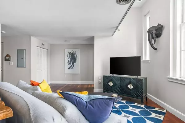 35 Flint St #209, Salem, MA 01970