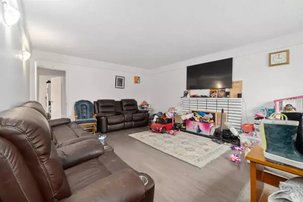 5735 EARLES ST, Vancouver, BC V5R 3S4