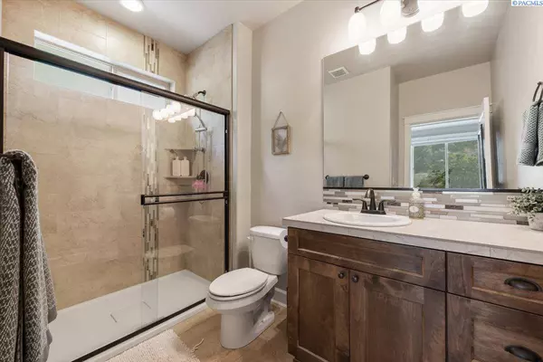 972 Meadow Hills Dr., Richland, WA 99352