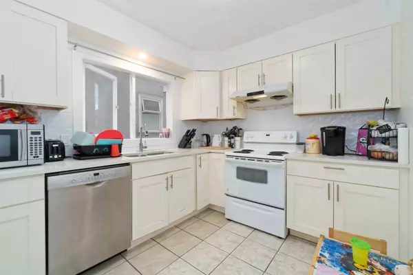 5735 EARLES ST, Vancouver, BC V5R 3S4