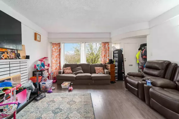 5735 EARLES ST, Vancouver, BC V5R 3S4