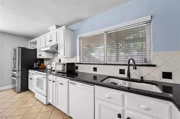 646 Lynne Drive, Grand Prairie, TX 75052