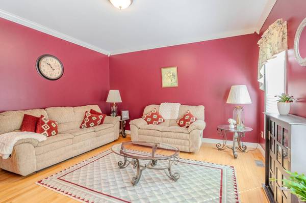 10 Kashmir DR, Salem, NH 03079