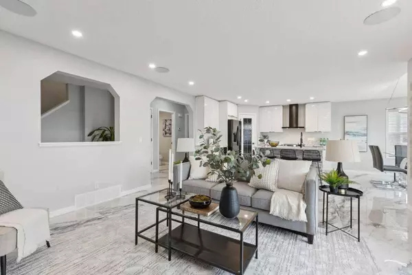 658 Coopers DR SW, Airdrie, AB T4B 2R6