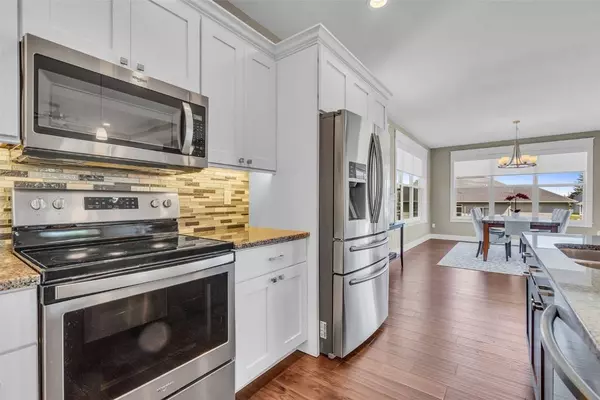 1212 Settlers CT, Marion, IA 52302