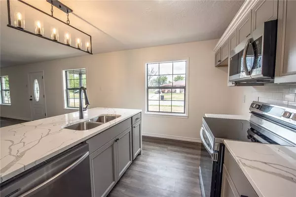 203 Heatherbrook, Somerville, TX 77879