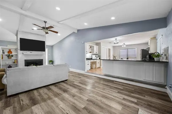 646 Lynne Drive, Grand Prairie, TX 75052